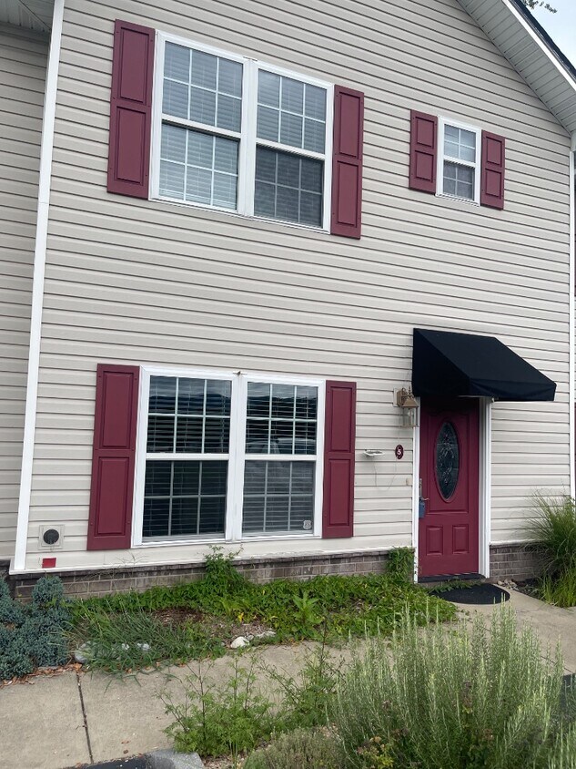 Foto principal - 614 N Center St