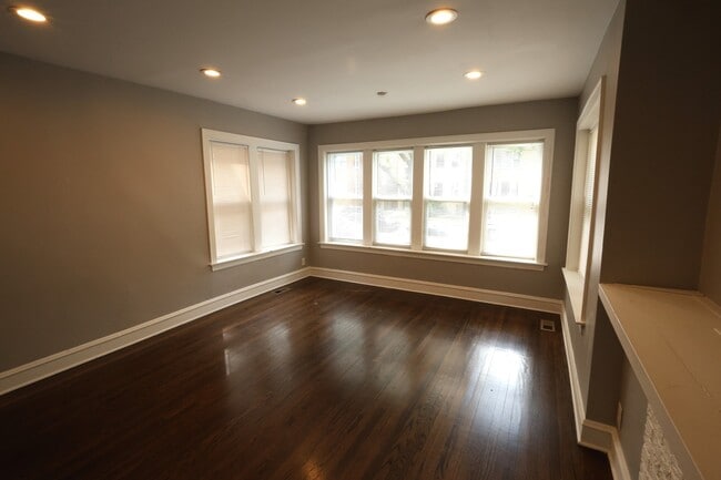 Building Photo - 5653 N Talman Ave