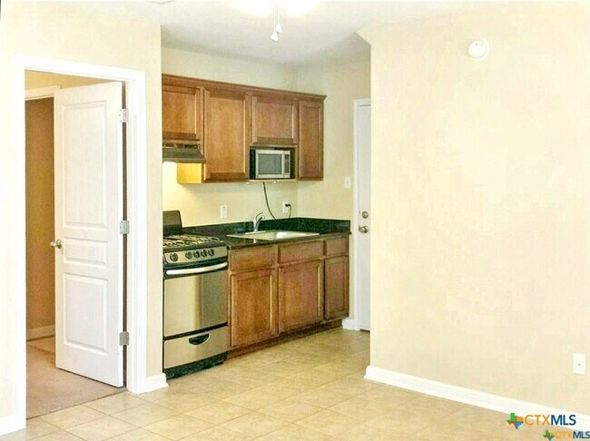 Building Photo - 112 Rush Haven