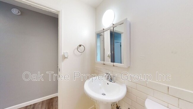 Building Photo - 1627 High St