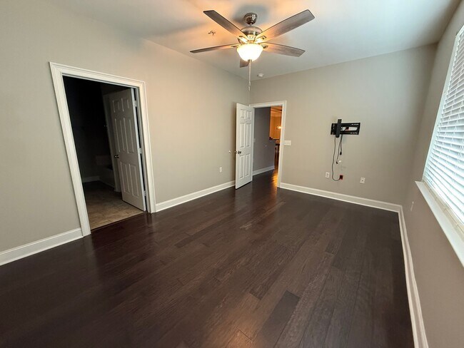 Foto del edificio - 1421 Cambridge Lakes Dr