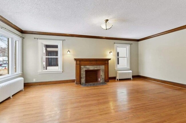 Family Room - 4532 Garfield Ave