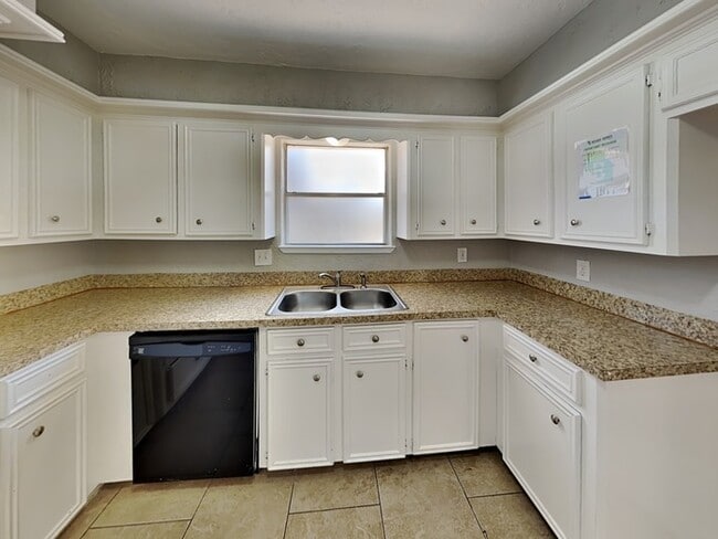 Foto del edificio - 7726-7712 12 Fairway Ln