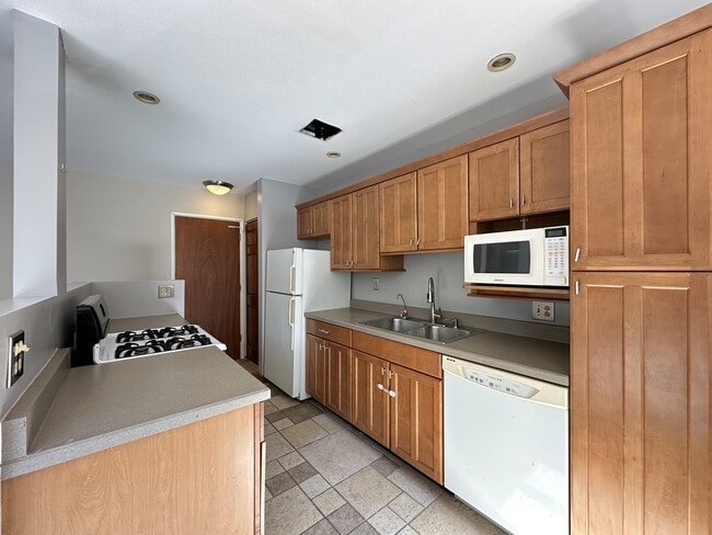 Building Photo - 663 W Grace St