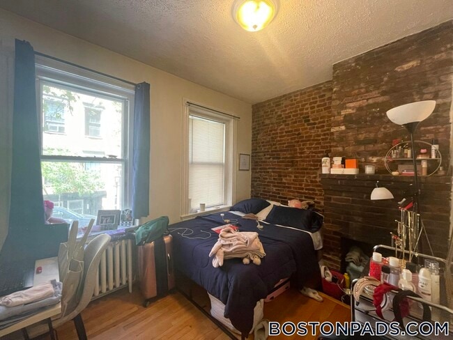 Building Photo - 40 Anderson St