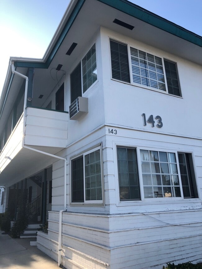 Building Photo - 143 N Hamilton Dr