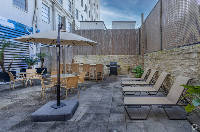 BBQ/Courtyard - Metropolitan Lofts