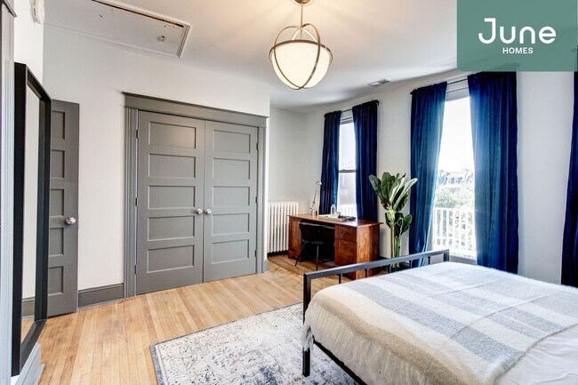 Building Photo - Queen room in 4-bed/2.0-bath Home
