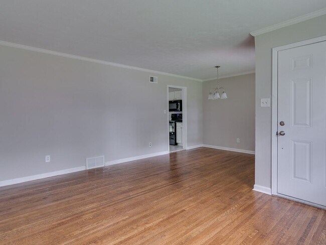 Foto del edificio - Renovated home in great Whitehaven neighborhood