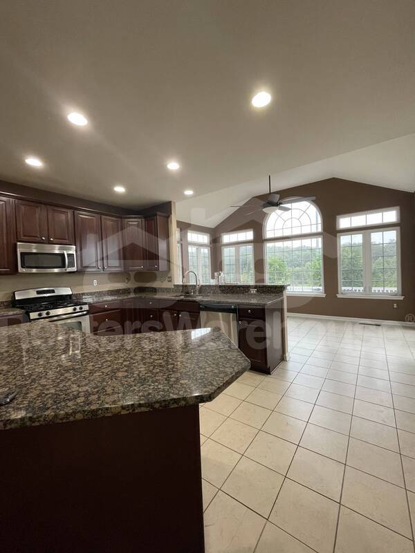 Foto del edificio - 5111 Honeybrook Way