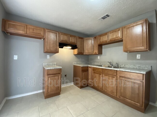Building Photo - 1347 Gill Ave