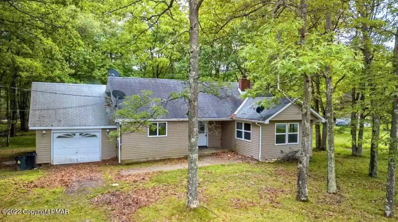 Primary Photo - 144 N Shore Dr