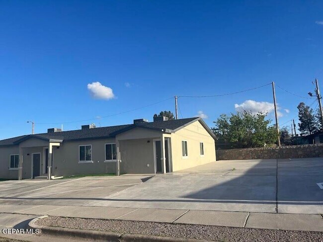 Building Photo - 8761 Lawson -