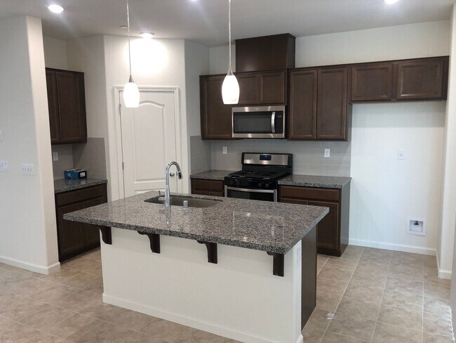 Building Photo - BEAUTIFUL FOLSOM HOME IN GATED COMMUNITY!!