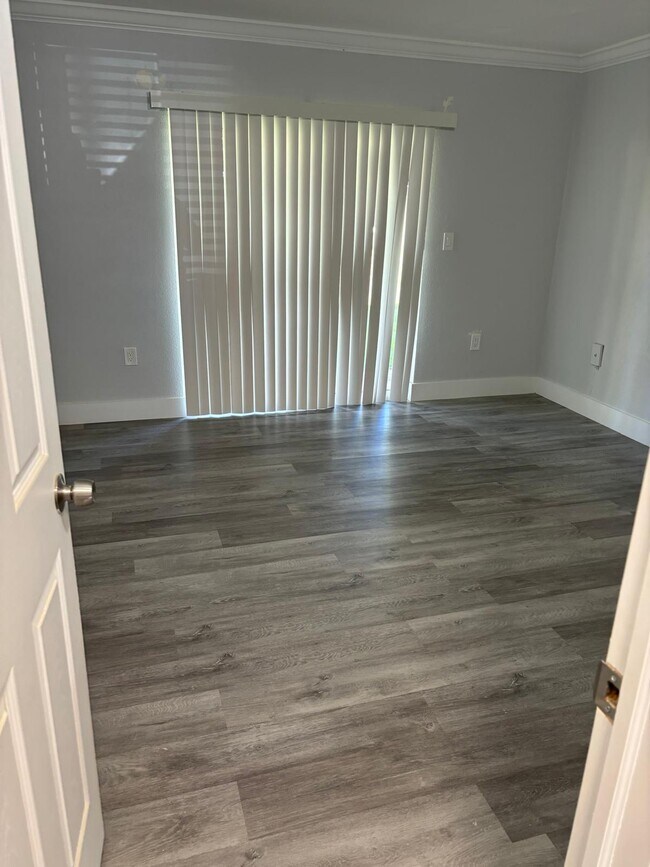 Foto del edificio - 505 NW 177th St