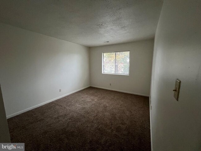 Foto del edificio - 610 Noahs Rd