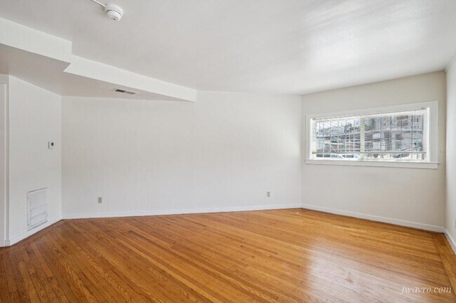 Foto del edificio - 20 Richardson Ave