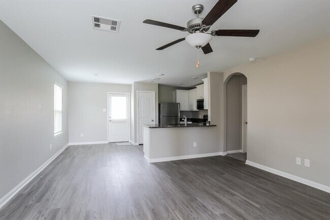 Building Photo - 26420 Richter Dr