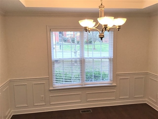 Building Photo - 560 Summit Way