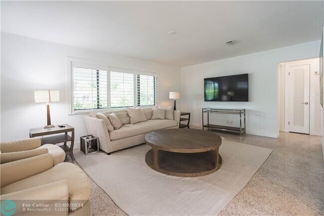 Foto del edificio - 240 NE 25th Ave