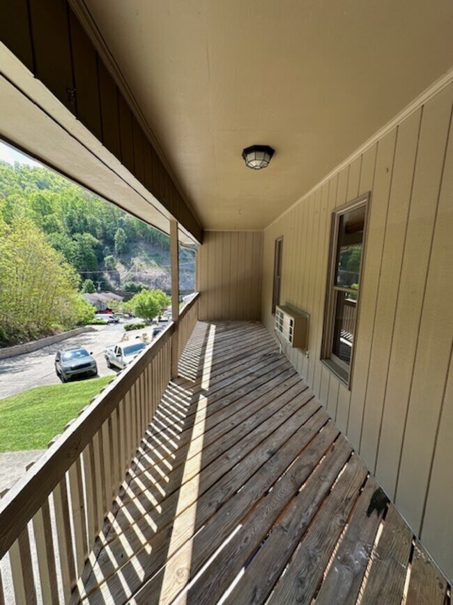 131 Lancelot Ct Unit 14, Pikeville, KY 41501 Condo for Rent in