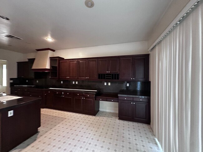 Building Photo - House- River Lakes