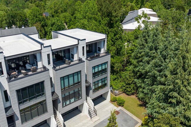 Building Photo - 914 Lenox Blvd
