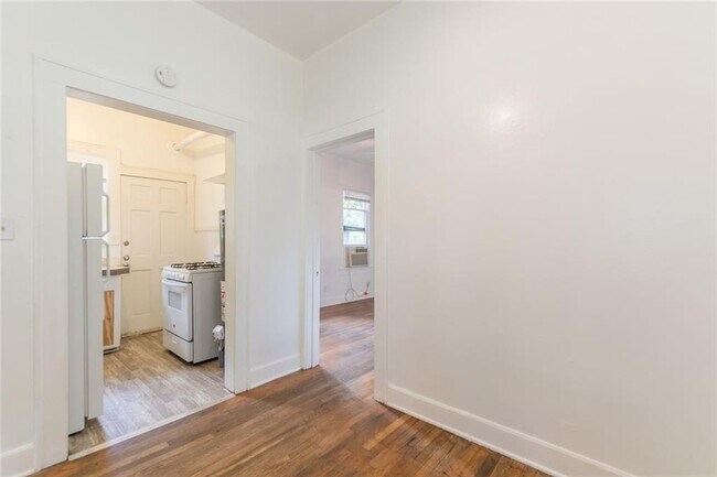 Foto del edificio - 607 E 38th St