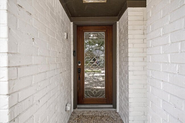 Building Photo - 2930 Riata Ln