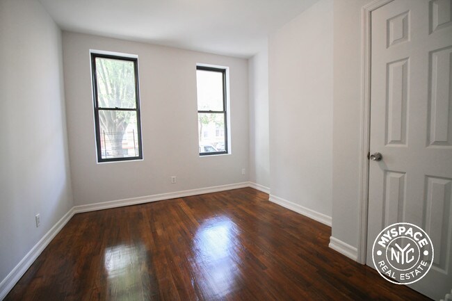 Foto del edificio - 1720 Madison St