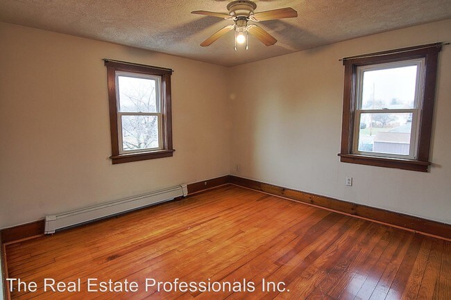 Building Photo - 23 Grosstown Rd