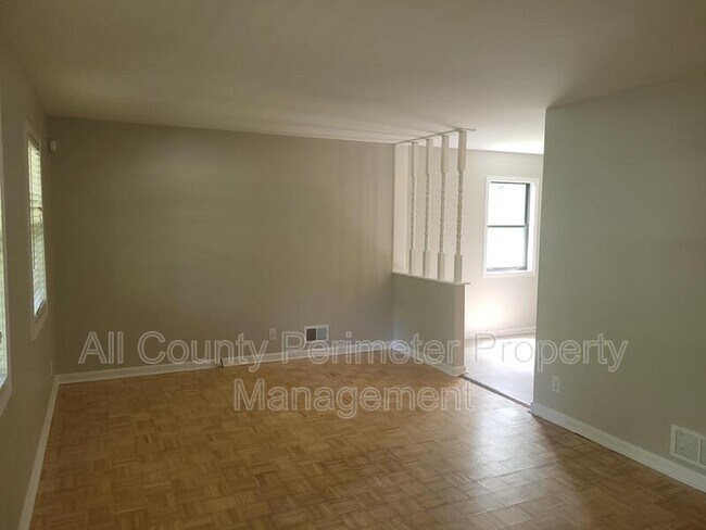 Building Photo - 4520 Dons Court SW
