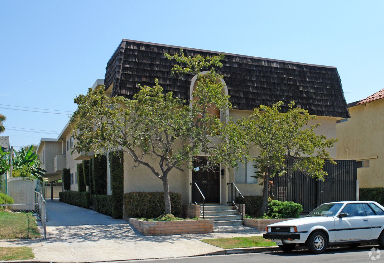 Building Photo - 3836 Prospect Ave