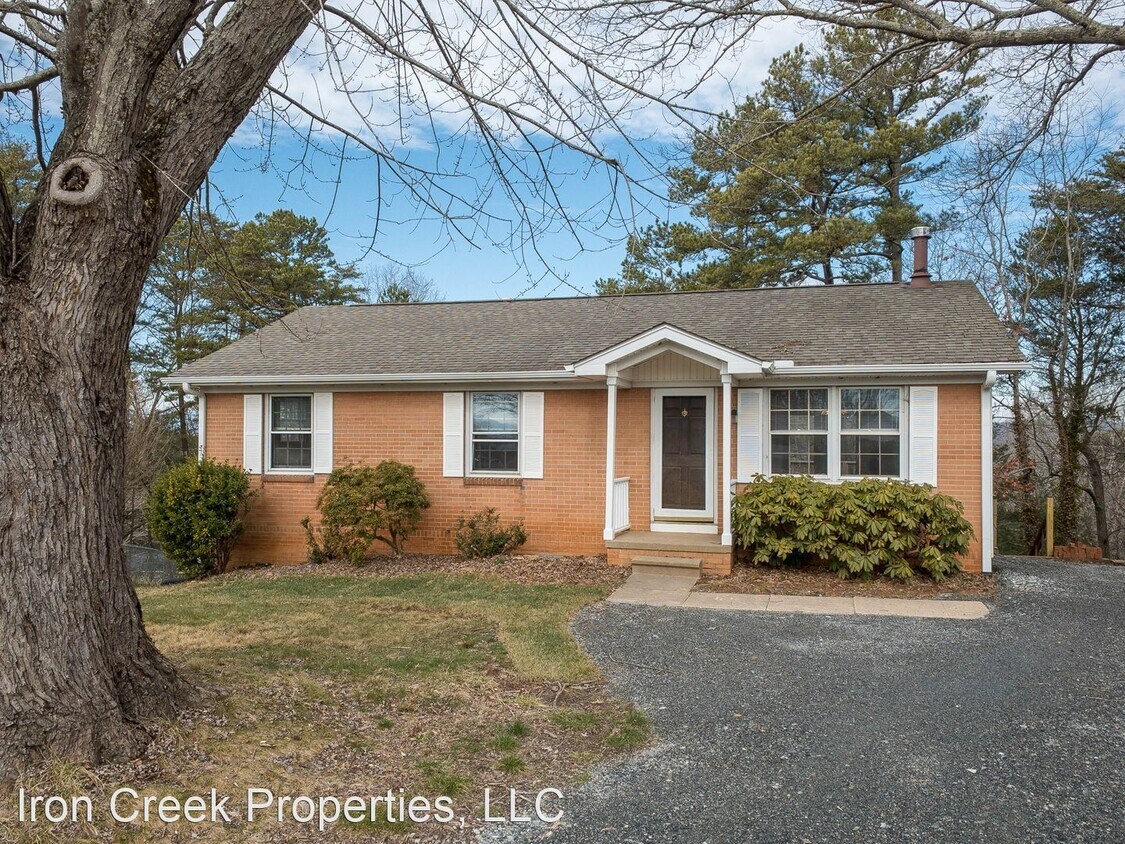Primary Photo - 3 br, 1 bath House - 20 Jett Court