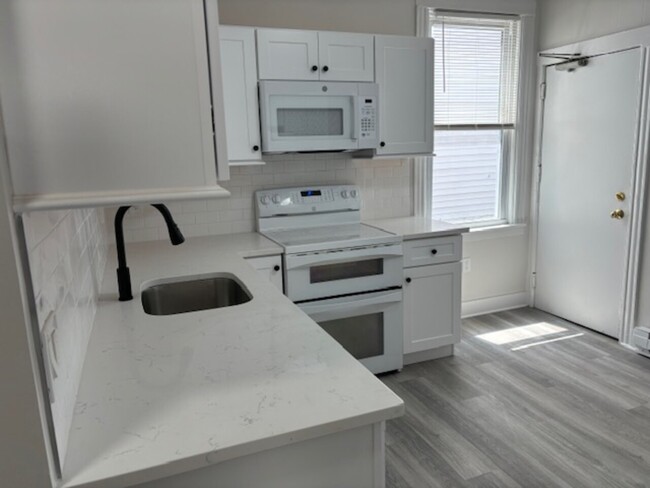 Building Photo - 1392 Summer