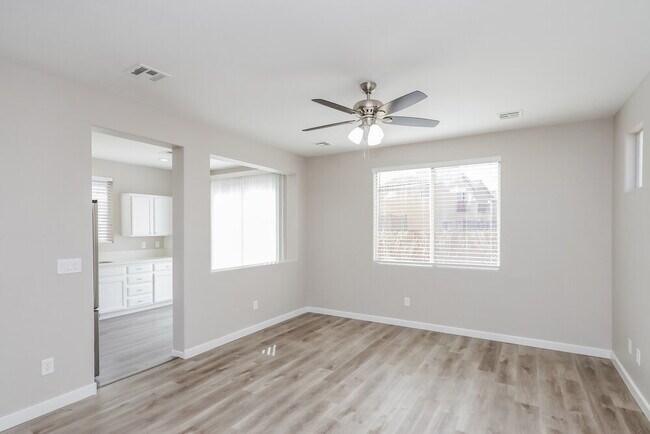 Foto del edificio - 485 Blue Juniper Ln