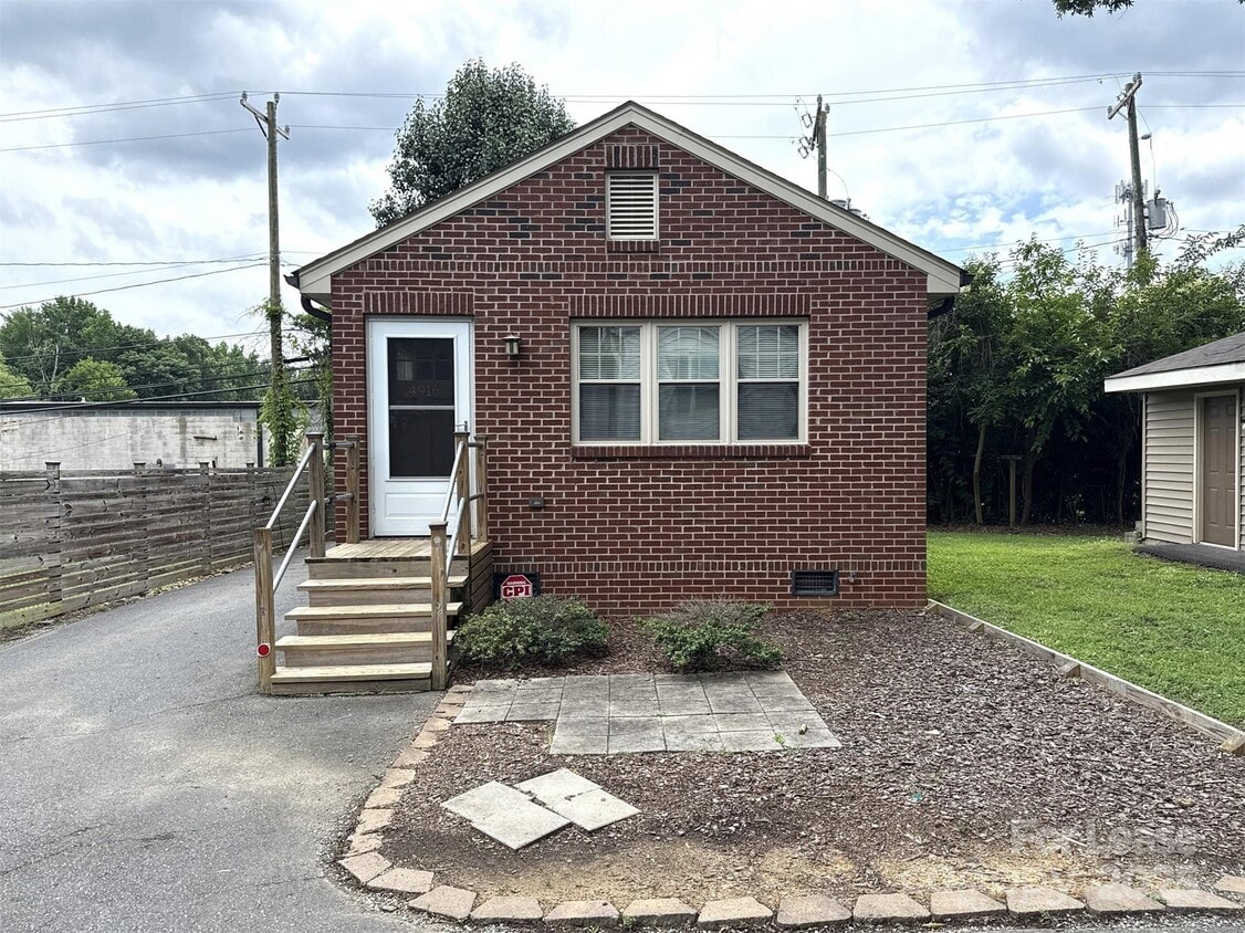 Primary Photo - 4916 Elder Ave