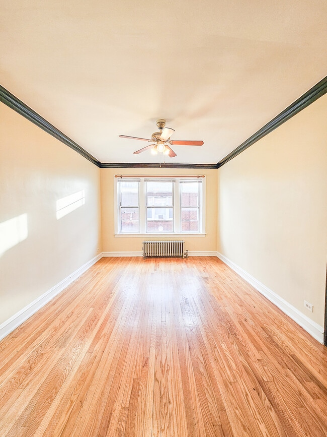Building Photo - 4711 W Belmont Ave