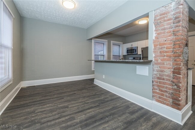 Building Photo - 1387 W 69th St