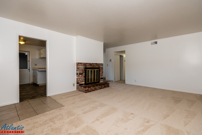 Building Photo - 1560 Farringdon Dr