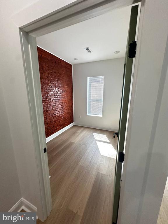 Foto del edificio - 1229 W Somerset St