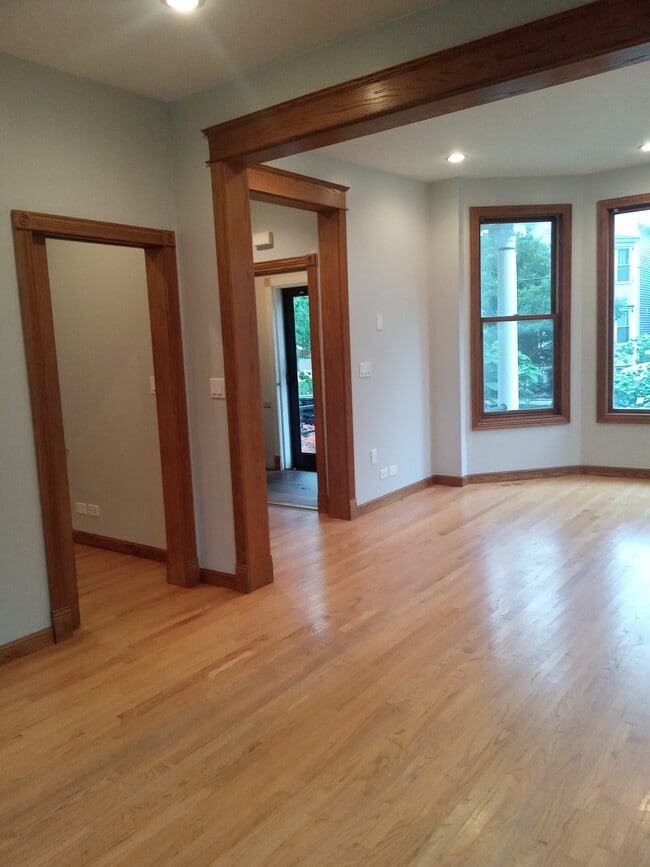 Building Photo - 4938 N Bell Ave