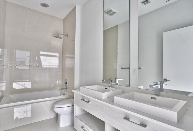 Foto del edificio - 45 SW 9th St