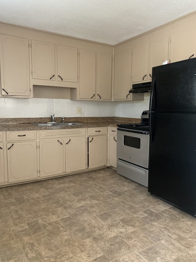 Building Photo - 1901 Ashcraft Ave