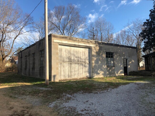 Building Photo - 2 Bedroom For Lease in Johnston City!