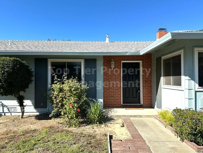 Foto del edificio - Beautiful 5 Bed, 2 Bath, 2,066 Sqft Pleasa...