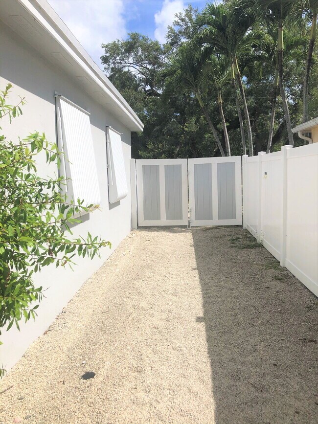 Foto del edificio - Private Fort Lauderdale FURNISHED 1/1 Avai...