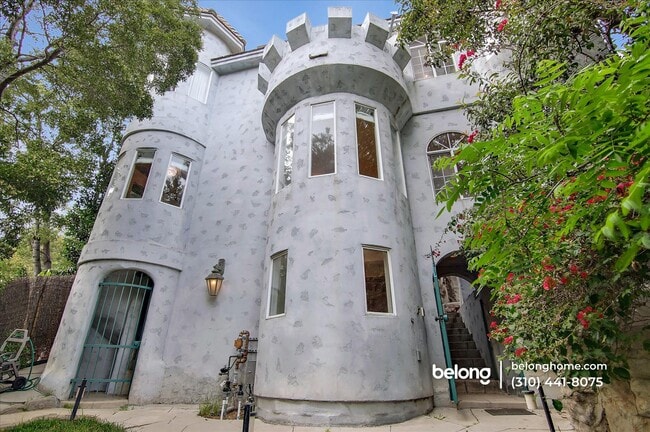 Building Photo - 8527 Wonderland Ave