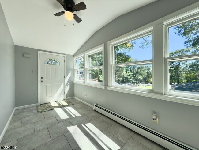 Foto del edificio - 202 Dupont Ave