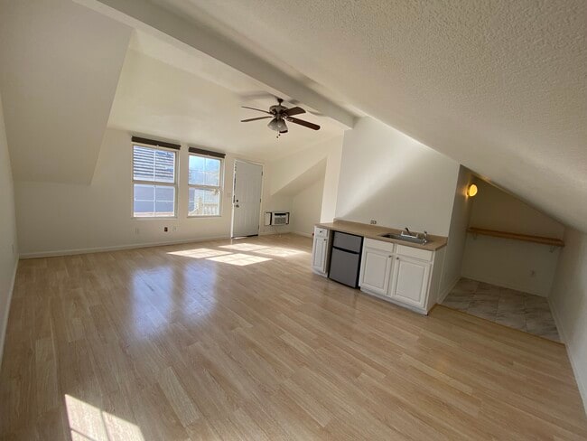 Building Photo - 575 Mural Ln